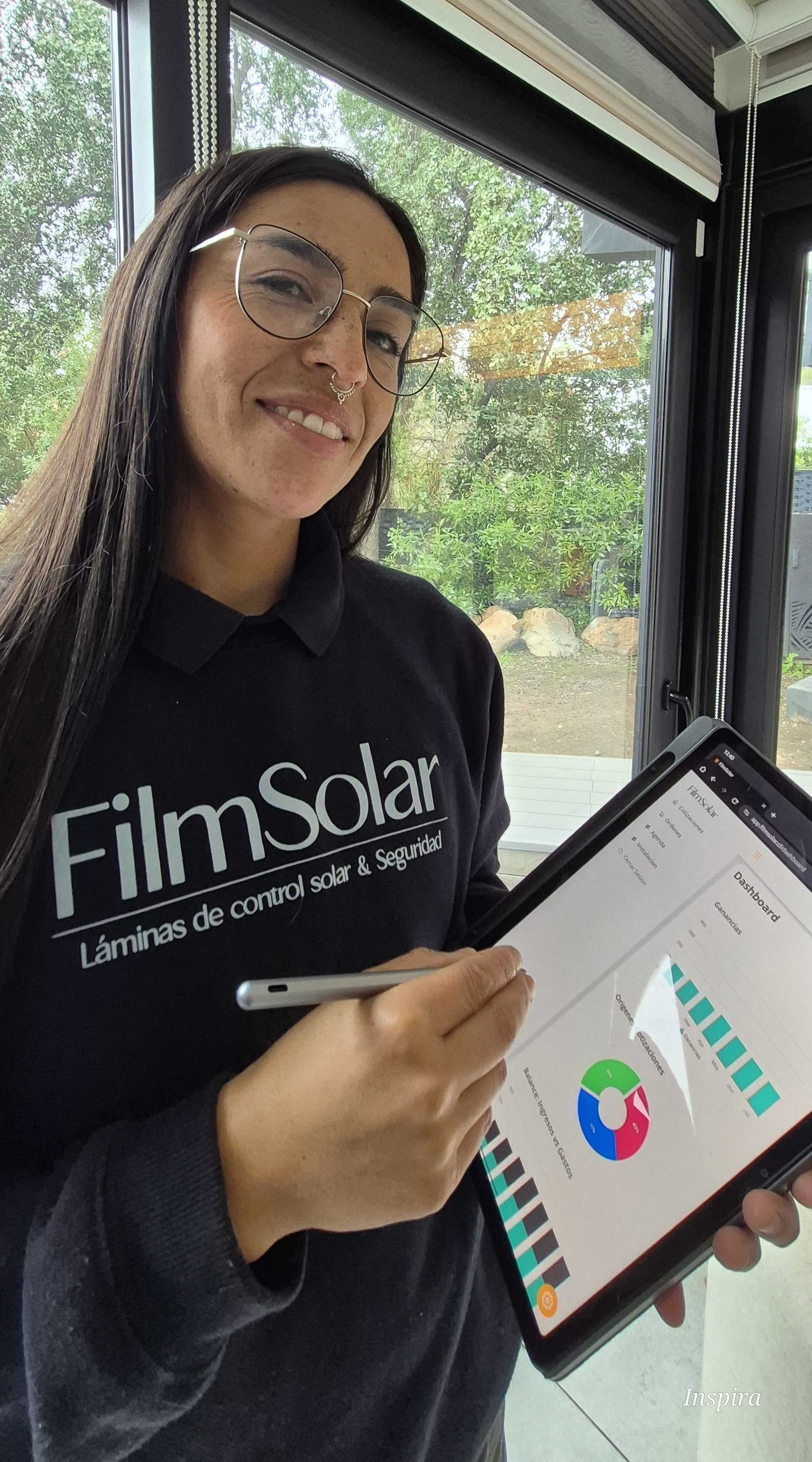 Equipo Filmsolar usando el sistema desde tablet